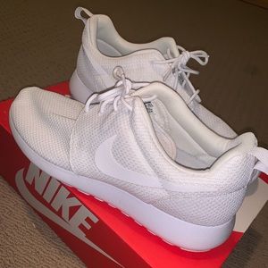 Nike Roshe One, Men’s size 10.5